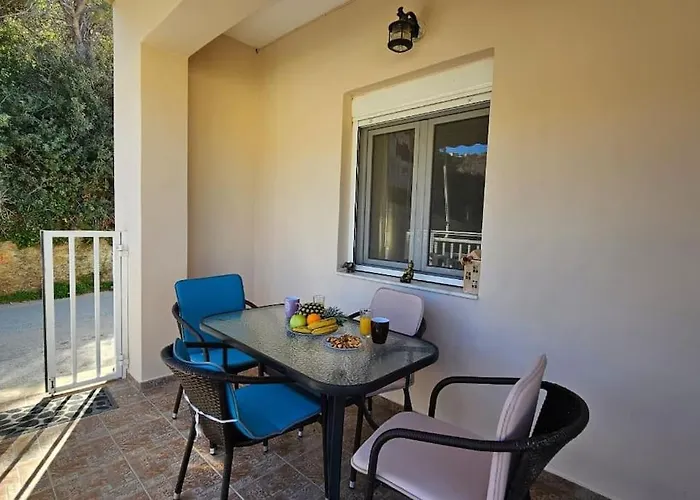 Beachfront Cozy Studio Sea View Lygaria