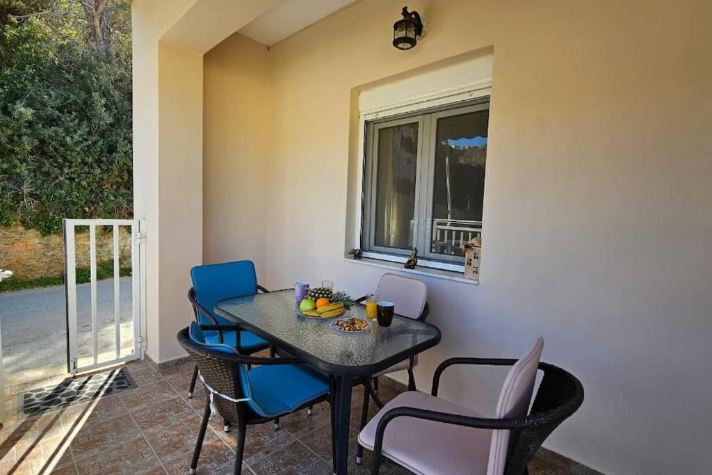 Beachfront Cozy Sea View Lygaria *
